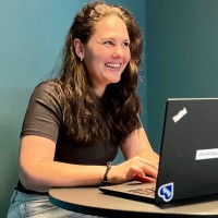 Freyja Oelkers Email