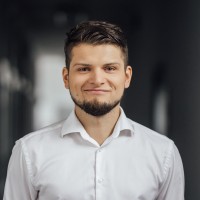 Tomasz Łaz Email