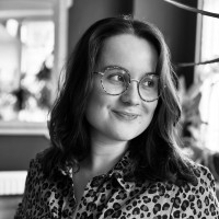 Céline Caron Email