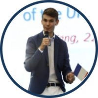 1CHECK Employee Esteban Reig's profile photo