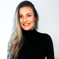 Uncover Employee Júlia Brandão's profile photo