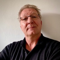 Andreas Komossa Email