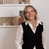 Ward and Co Interiors Employee Sarah Ward's profile photo