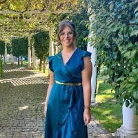 Daniela Santos Email