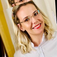 Kátia Bauer Email