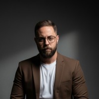 Gustavo Tavares Email