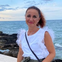 Miriam Paroni Email