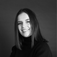 Chloé Hilliard Email & Phone Number