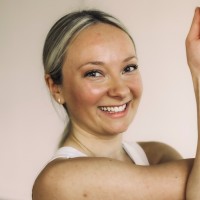 YYOGA Employee Holly Lindsay's profile photo