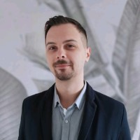 Wojtek Kochanowski Email
