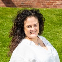 Suzie Bogle Email & Phone Number