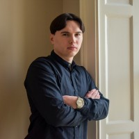 Analyze Employee Darragh English's profile photo