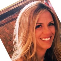 DUXIANA Employee April Arvin's profile photo
