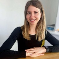 Zita Brutóczki Email