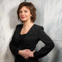 Uliana Rozhon Email & Phone Number