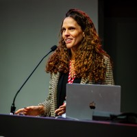 Laís Mastelaro Email