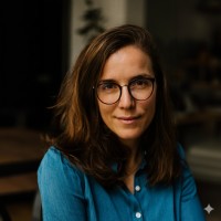 Chloé Giard Email & Phone Number
