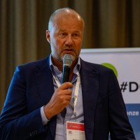 #DCDW - Digital Car Dealer Workshop - de online automotive beter maken! Employee Paul de Vries's profile photo