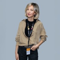 Nadezhda Ustinova Email