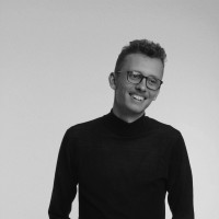 Dávid Uhrin Email