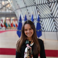 Gabriela Neves de Souza Email