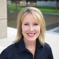 Insight Realty Network Employee Julie Harper's profile photo