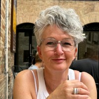 Esther van Erp Email