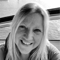 Karen Wallis Email