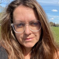 Petra Elhil Email