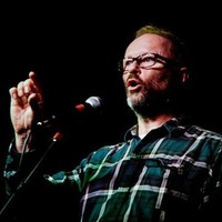 E-mail e número de telefone de Robert Llewellyn