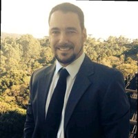 Ari Pavão Email