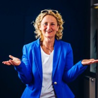 Anja Meuter Email