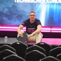 Philipp Köster Email
