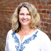 Green Front Furniture Employee Debbie Luna's profile photo