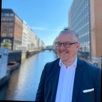 Henning Möhn Email