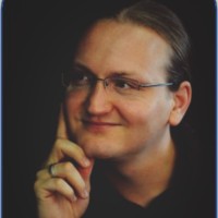 Dominik Häußer Email