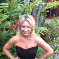 Oliver Peoples Employee Debbie Goldstein's profile photo