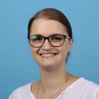 Viktória Pados Email