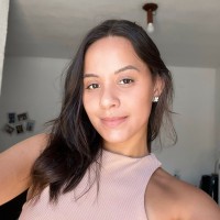 Larissa Santos Email