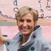 Van's Delivery Service, Inc. Employee Sara Lloyd's profile photo