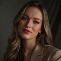 Simone Holl Email