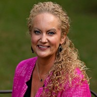 HCK2 Employee Julie Ratcliff's profile photo