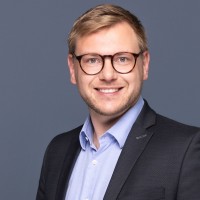 Vinzenz Baur Email