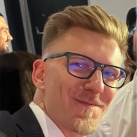 Robert Okoński Email