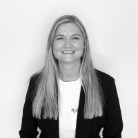 Simone Persson Email