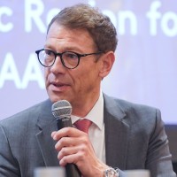 Sascha Schott Email